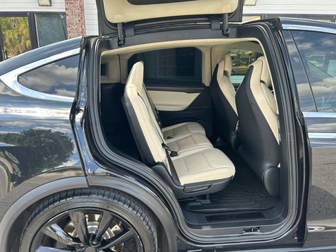 Used 2017 Tesla Model X 100D image 32