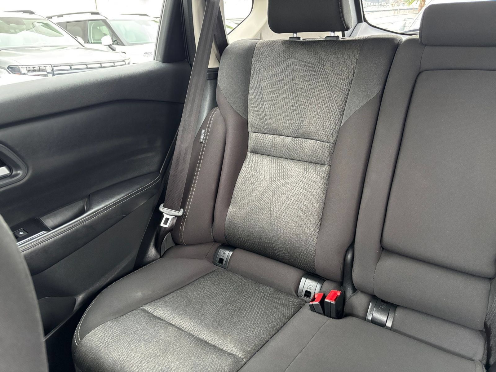 Used 2025 Nissan Rogue SV FWD image 40