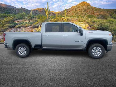 Used 2022 Chevrolet Silverado 2500 LTZ w/ LTZ Convenience Package image 3
