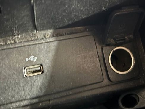 Used 2016 Ford Fusion SE FWD image 25