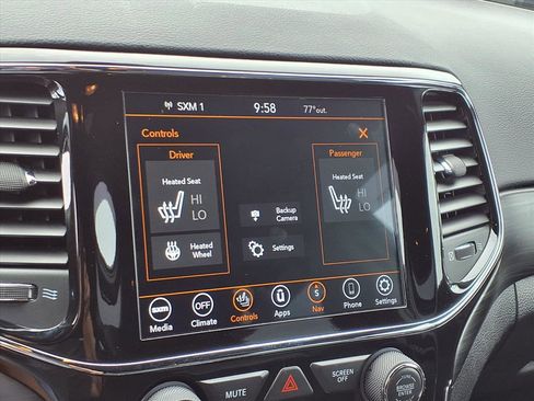 Used 2021 Jeep Grand Cherokee Laredo X image 9