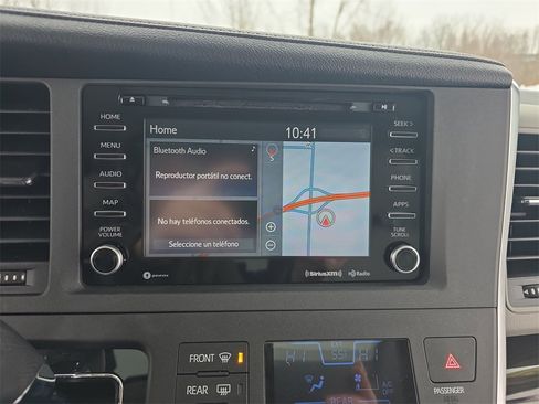 Used 2018 Toyota Sienna L image 23