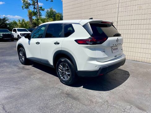 Used 2024 Nissan Rogue S AWD/4WD image 3