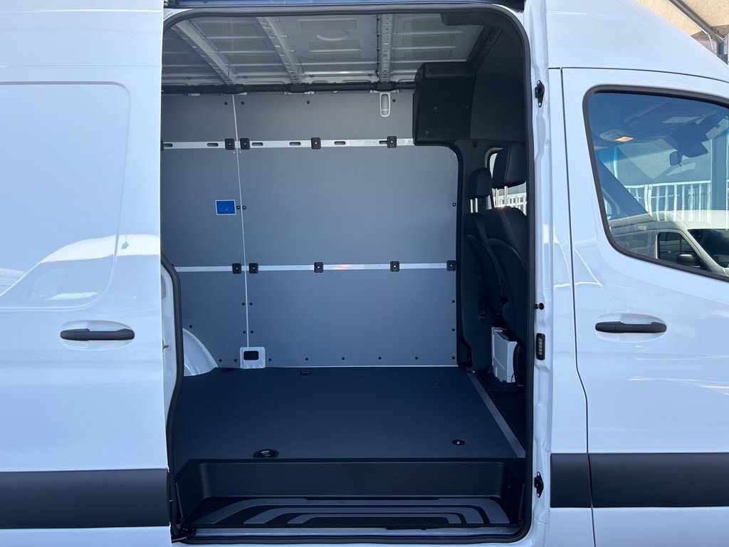 Used 2023 Mercedes-Benz Sprinter 2500 image 4