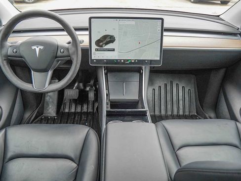 Used 2021 Tesla Model Y Long Range image 22