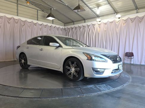 Used 2014 Nissan Altima 2.5 S FWD image 10