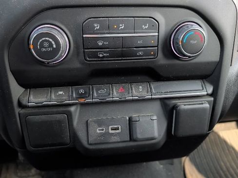 Used 2022 Chevrolet Silverado 1500 Custom AWD/4WD image 19