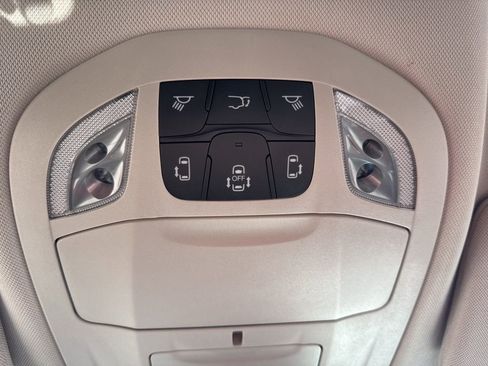 Certified 2024 Chrysler Pacifica Touring-L image 21