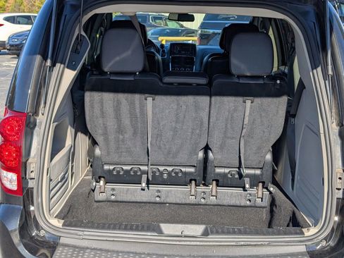 Used 2019 Dodge Grand Caravan SXT image 8