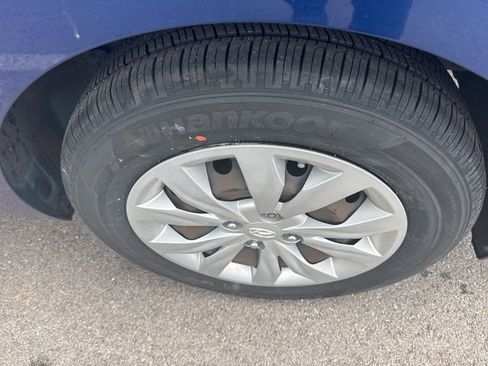 Certified 2022 Hyundai Accent SE image 15