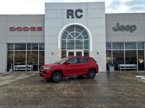 Used 2022 Jeep Compass Limited image 1