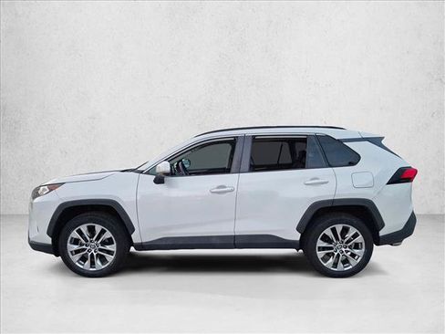 Used 2021 Toyota RAV4 XLE Premium FWD image 5