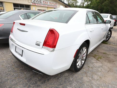 Used 2017 Chrysler 300 Limited AWD/4WD image 6