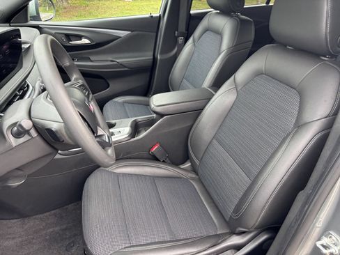 Used 2025 Buick Envista Preferred FWD image 31
