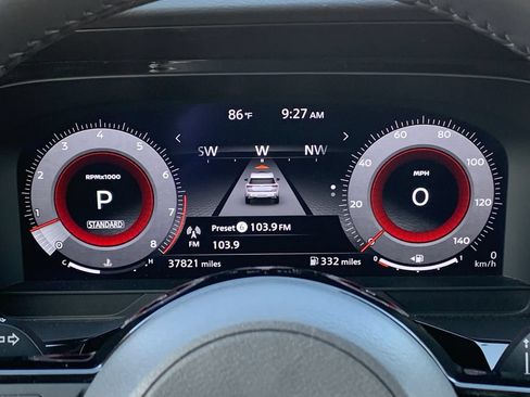 Used 2024 Nissan Pathfinder Platinum FWD image 11