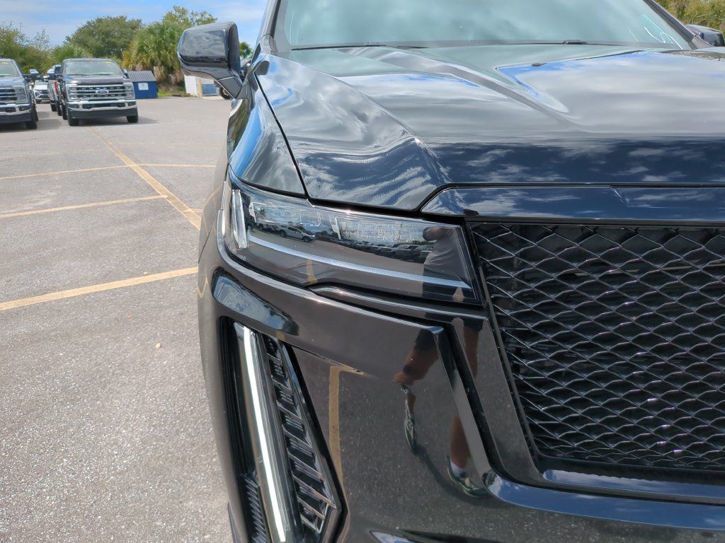 Used 2024 Cadillac Escalade ESV V AWD/4WD image 9
