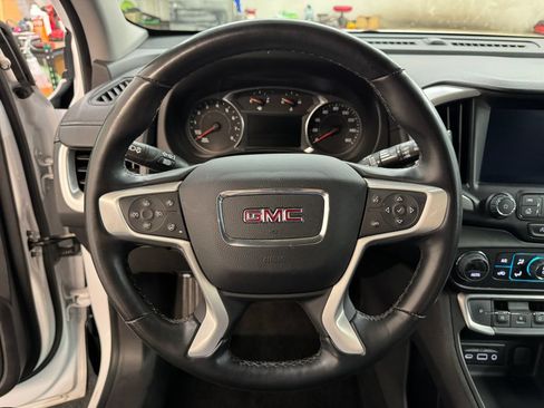 Used 2024 GMC Terrain SLT AWD/4WD image 19