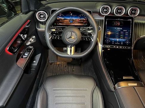 Used 2025 Mercedes-Benz GLC 300 4MATIC image 42