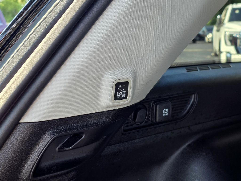Used 2023 Jeep Grand Cherokee Limited AWD/4WD image 15