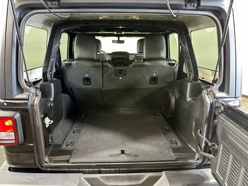 Used 2022 Jeep Wrangler Unlimited Sahara w/ Cold Weather Group image 24