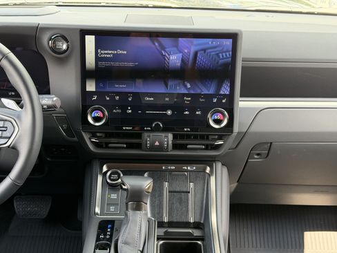 Used 2026 Lexus GX 550 w/ Accessory Package (2T) AWD/4WD image 30