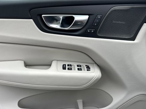 New 2026 Volvo XC60 B5 Ultra w/ Climate Package image 9