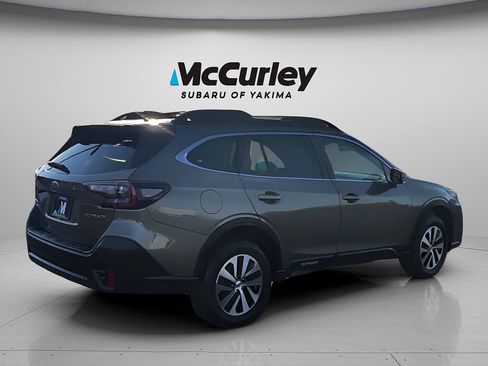 Used 2022 Subaru Outback Premium AWD/4WD image 5