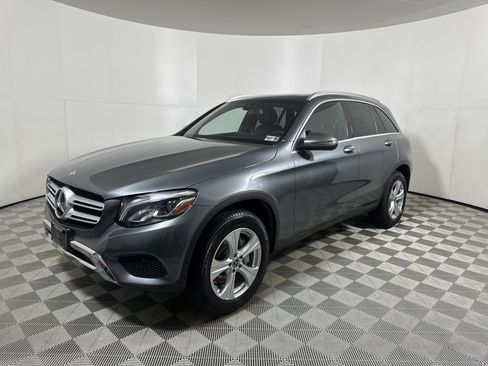 Used 2017 Mercedes-Benz GLC 300 4MATIC image 3