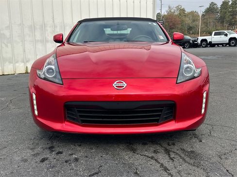Used 2019 Nissan 370Z Touring image 3