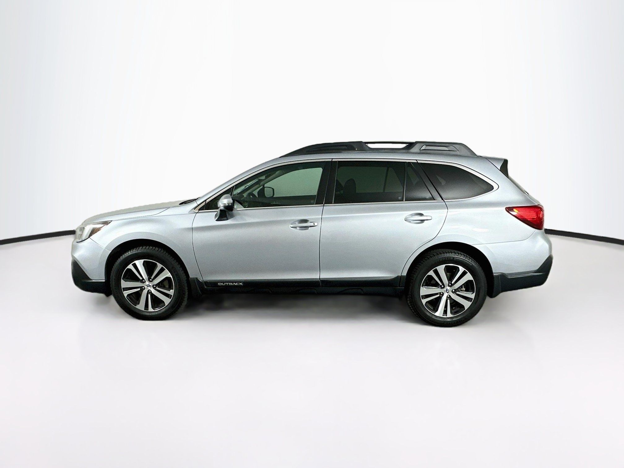 Used 2018 Subaru Outback 2.5i Limited AWD/4WD image 4
