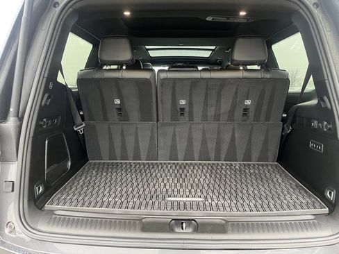 Used 2024 Jeep Wagoneer Series III w/ Premium Group I image 30