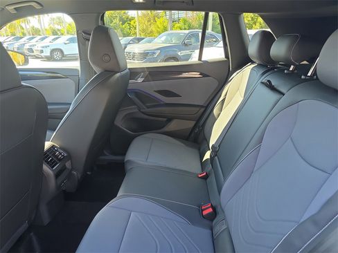 New 2026 Volkswagen Tiguan SE R-Line image 8