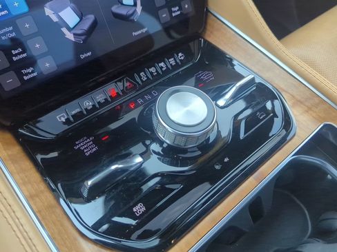 Used 2024 Jeep Grand Wagoneer Series III w/ Rear Seat Video Group 1 AWD/4WD image 26