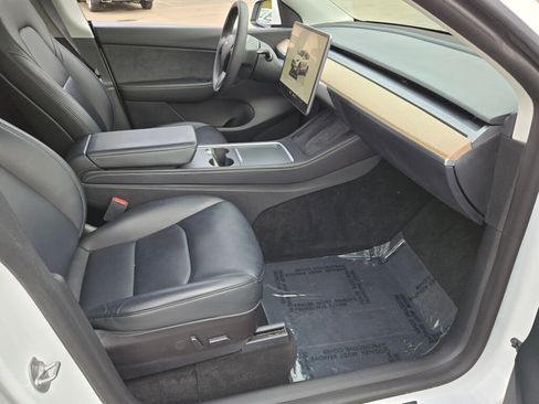 Used 2022 Tesla Model Y Long Range image 6