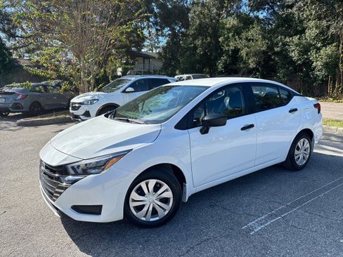 Used 2025 Nissan Versa S w/ Trunk Package image 2