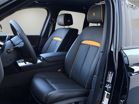 Used 2023 Rolls-Royce Cullinan Black Badge w/ Leather Finishing Pack image 14