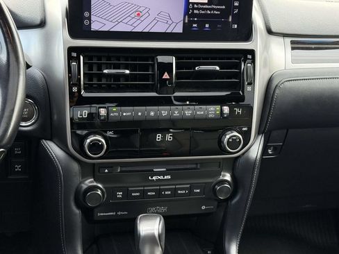 Used 2023 Lexus GX 460 Premium w/ Accessory Package AWD/4WD image 18