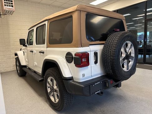 Used 2021 Jeep Wrangler Unlimited Sahara AWD/4WD image 16