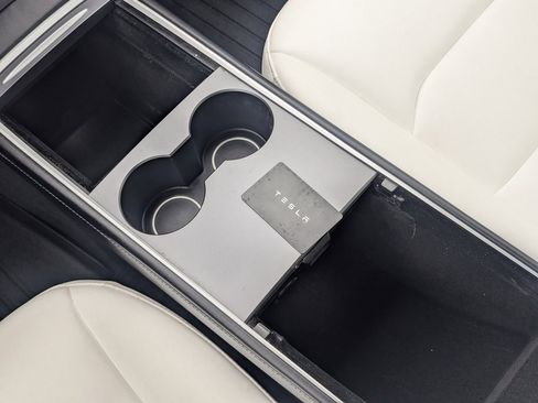 Used 2021 Tesla Model Y Long Range image 27