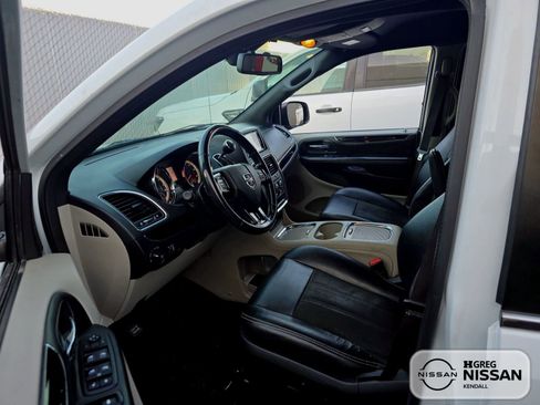 Used 2019 Dodge Grand Caravan SXT w/ Rear Park Assist Package image 13