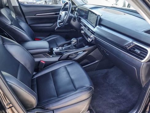 Certified 2025 Kia Telluride LX image 15