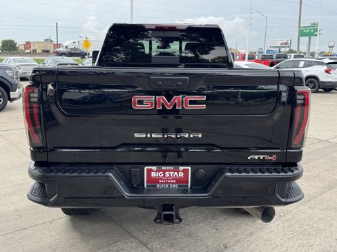 Used 2025 GMC Sierra 2500 AT4 AWD/4WD image 9