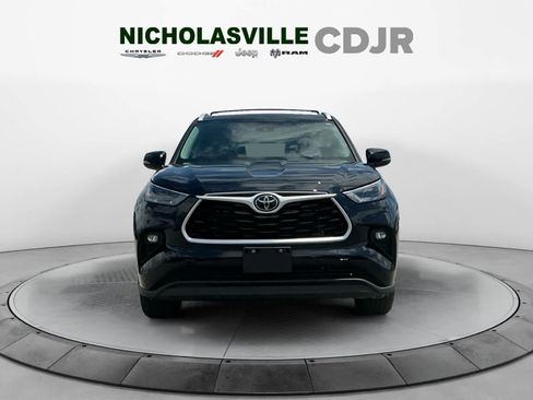 Used 2023 Toyota Highlander XLE FWD image 8