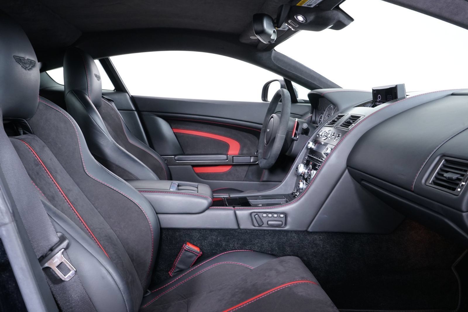 Used 2015 Aston Martin V12 Vantage S RWD image 29