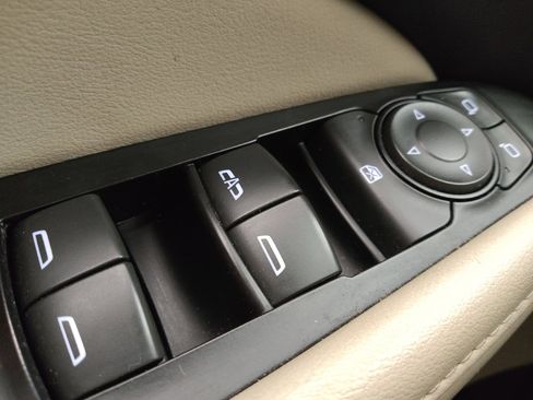 Used 2020 Buick Enclave Essence w/ Sound and Sites Package FWD image 27