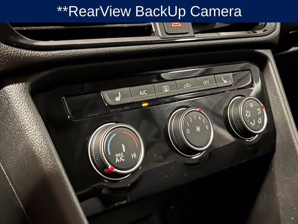 Used 2023 Volkswagen Taos SE w/ Panoramic Sunroof Package FWD image 11