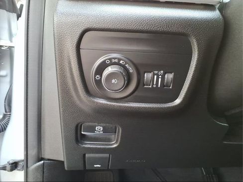Used 2023 Jeep Grand Cherokee Limited AWD/4WD image 15