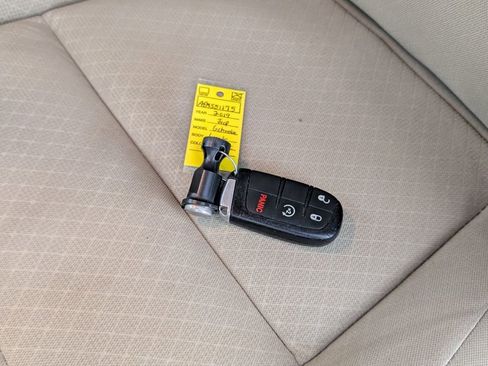 Used 2019 Jeep Grand Cherokee Laredo image 34