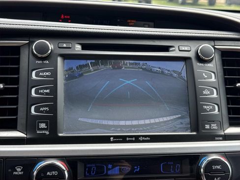 Used 2018 Toyota Highlander Limited AWD/4WD image 11