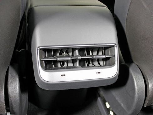 Used 2020 Tesla Model 3 Performance image 30